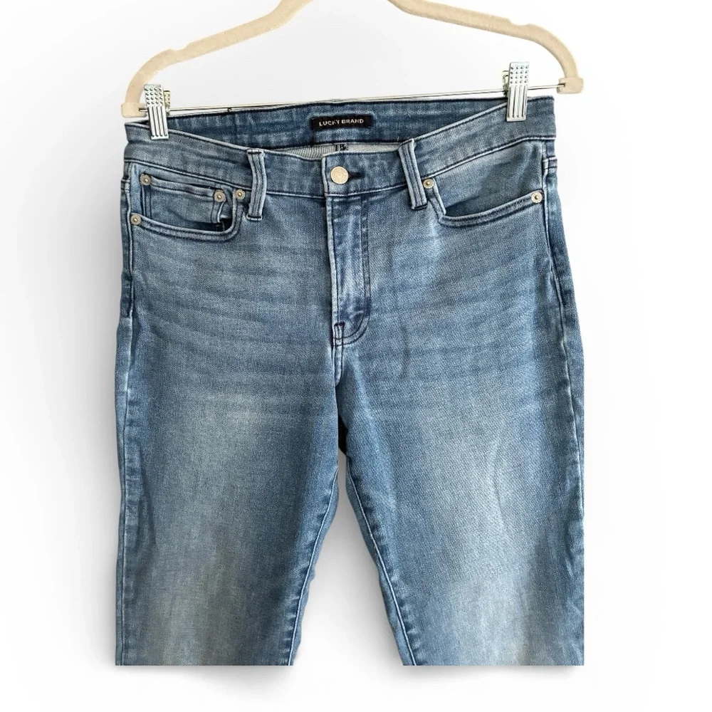 Lucky Brand High-Rise Back-Pocket Jeans in Faded Blue Wash Size 10